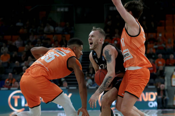 对中场的要 对中场的要